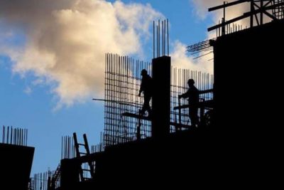 Construction workers in sillouhette during a building constrution